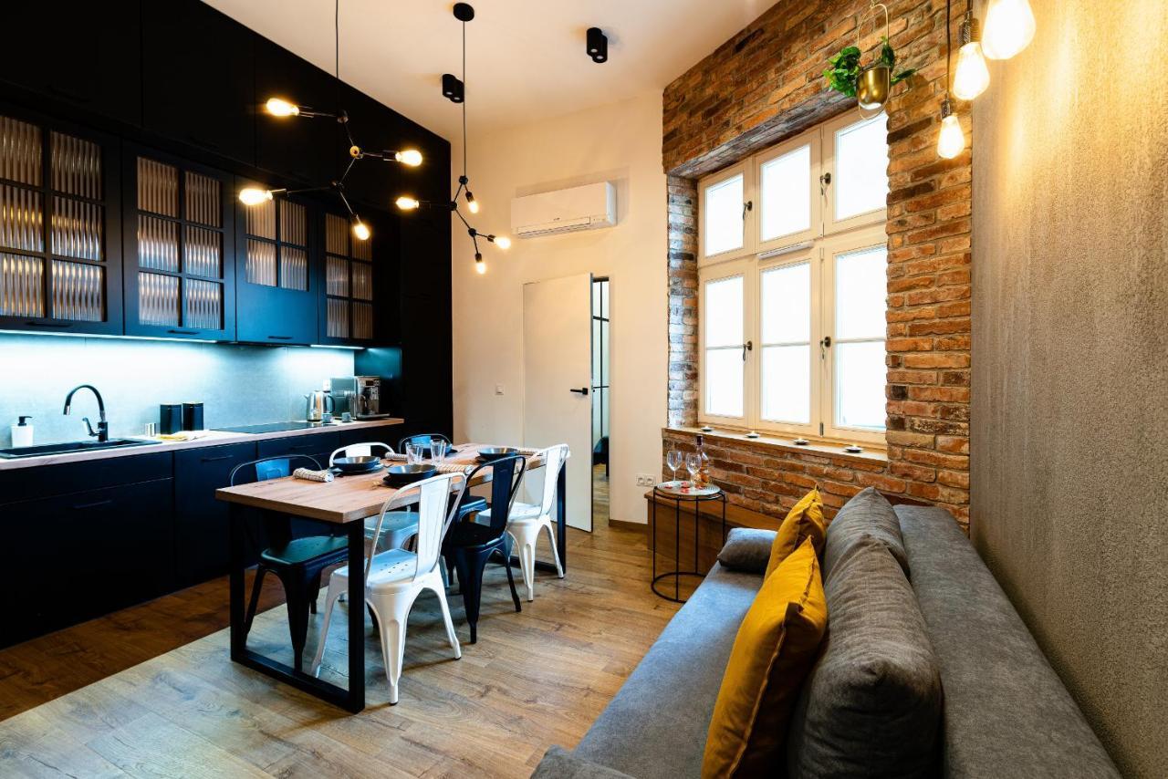 Large 75 M2 Apartment For 6 Guests Next To Wawel Castle คราคูฟ ภายนอก รูปภาพ